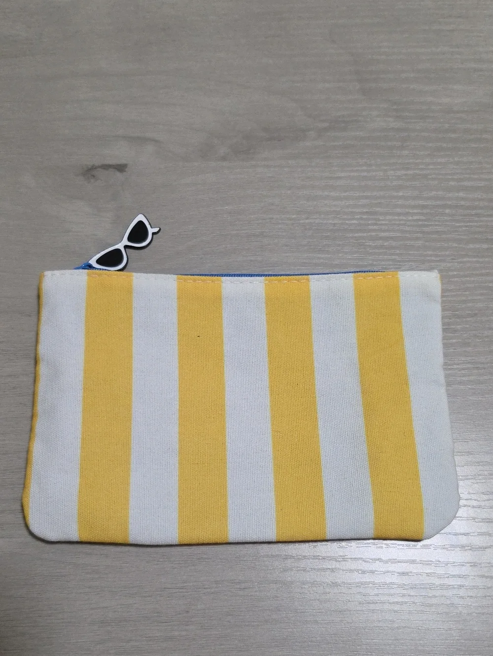 Ipsy Beach Striped Sunglasses Pull Cosmetic Makeup Glam Bag Accessories Pouch